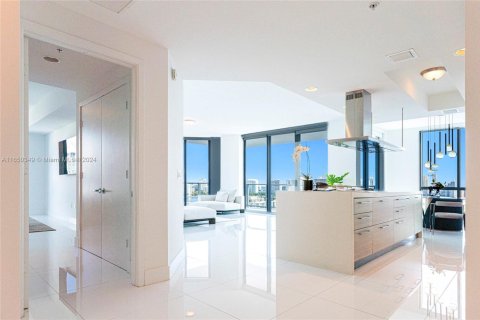Condominio en venta en North Miami Beach, Florida, 3 dormitorios, 206.71 m2 № 1860292 - foto 11