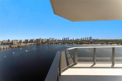 Condominio en venta en North Miami Beach, Florida, 3 dormitorios, 206.71 m2 № 1860292 - foto 14