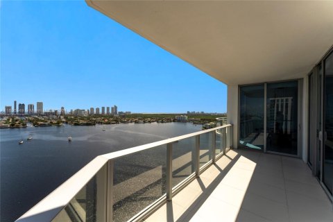 Condominio en venta en North Miami Beach, Florida, 3 dormitorios, 206.71 m2 № 1860292 - foto 13