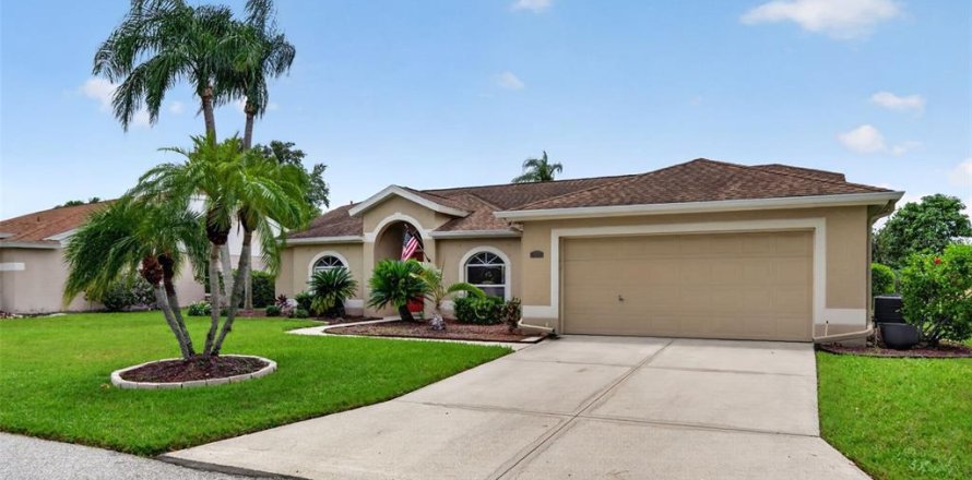 House in Bradenton, Florida 3 bedrooms, 167.5 sq.m. № 2323290