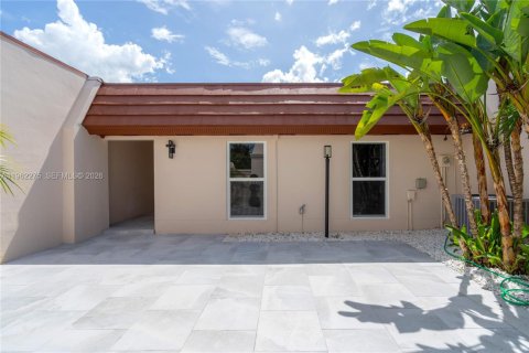 House in Miami Lakes, Florida 2 bedrooms, 123.84 sq.m. № 2246389 - photo 5