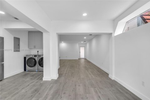 House in Miami Lakes, Florida 2 bedrooms, 123.84 sq.m. № 2246389 - photo 14