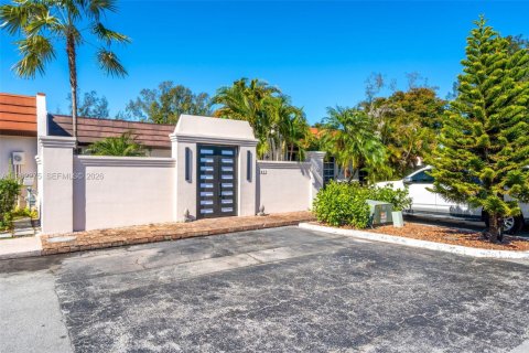 House in Miami Lakes, Florida 2 bedrooms, 123.84 sq.m. № 2246389 - photo 4