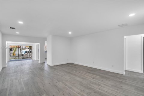 House in Miami Lakes, Florida 2 bedrooms, 123.84 sq.m. № 2246389 - photo 11