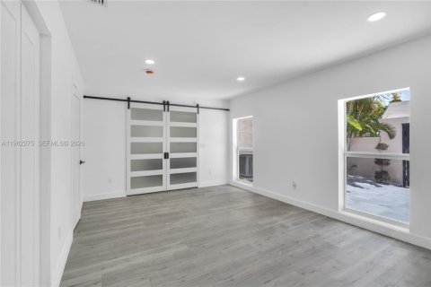 House in Miami Lakes, Florida 2 bedrooms, 123.84 sq.m. № 2246389 - photo 17