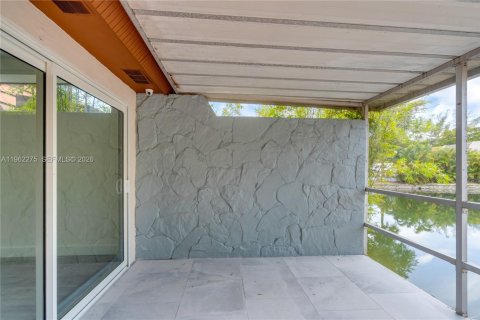 House in Miami Lakes, Florida 2 bedrooms, 123.84 sq.m. № 2246389 - photo 26