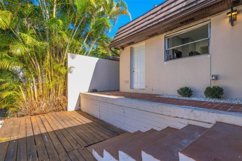 House in Miami Lakes, Florida 2 bedrooms, 123.84 sq.m. № 2246389 - photo 29