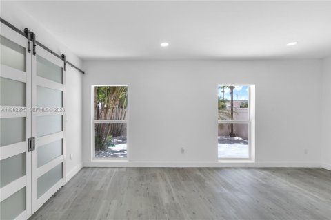 House in Miami Lakes, Florida 2 bedrooms, 123.84 sq.m. № 2246389 - photo 18