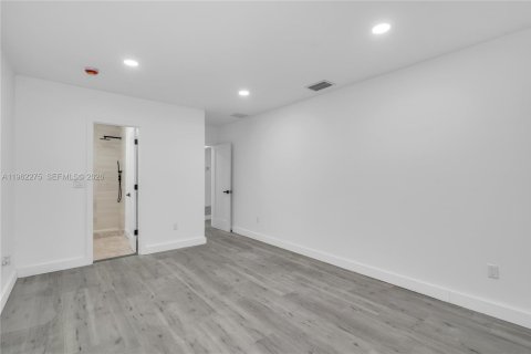 House in Miami Lakes, Florida 2 bedrooms, 123.84 sq.m. № 2246389 - photo 23