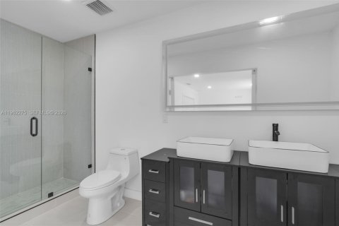 House in Miami Lakes, Florida 2 bedrooms, 123.84 sq.m. № 2246389 - photo 20