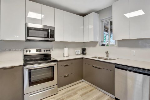 House in Miramar, Florida 3 bedrooms, 98.1 sq.m. № 1752175 - photo 6