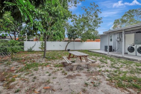 House in Miramar, Florida 3 bedrooms, 98.1 sq.m. № 1752175 - photo 25