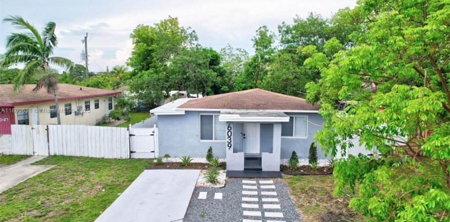 House in Miramar, Florida 3 bedrooms, 98.1 sq.m. № 1752175