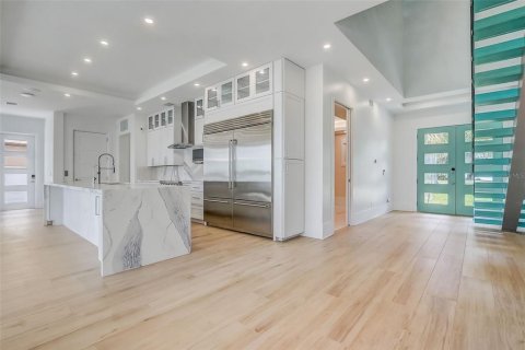 House in Orlando, Florida 6 bedrooms, 676.33 sq.m. № 2218827 - photo 8