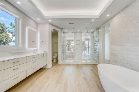 House in Orlando, Florida 6 bedrooms, 676.33 sq.m. № 2218827 - photo 22