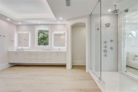 House in Orlando, Florida 6 bedrooms, 676.33 sq.m. № 2218827 - photo 19