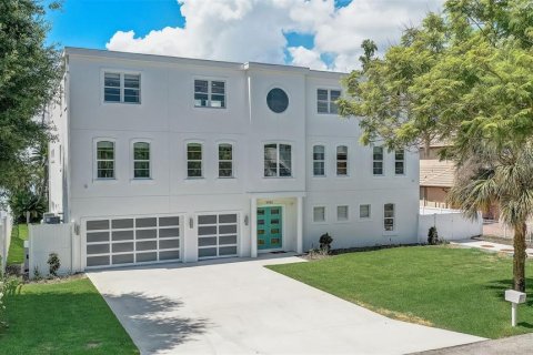 House in Orlando, Florida 6 bedrooms, 676.33 sq.m. № 2218827 - photo 2