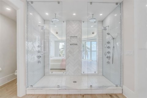 House in Orlando, Florida 6 bedrooms, 676.33 sq.m. № 2218827 - photo 23