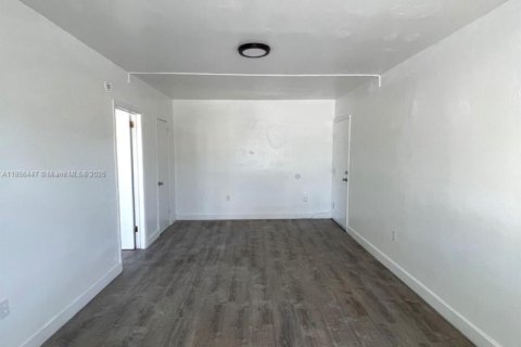 Villa ou maison à louer à Miami, Floride: 1 chambre, 62.71 m2 № 1878630 - photo 4