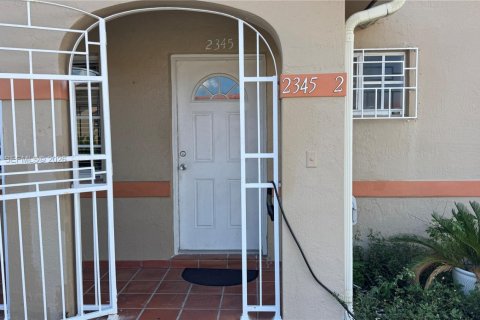 Casa en venta en Hialeah, Florida, 2 dormitorios, 89.19 m2 № 2372641 - foto 3