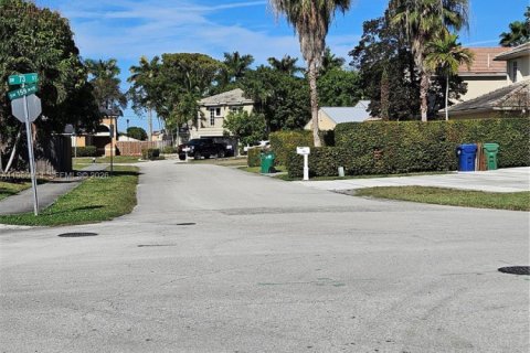 Casa en alquiler en Miami, Florida, 4 dormitorios, 206.34 m2 № 2023541 - foto 9