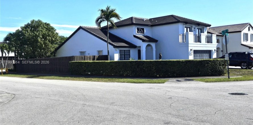 Casa en Miami, Florida 4 dormitorios, 206.34 m2 № 2023541