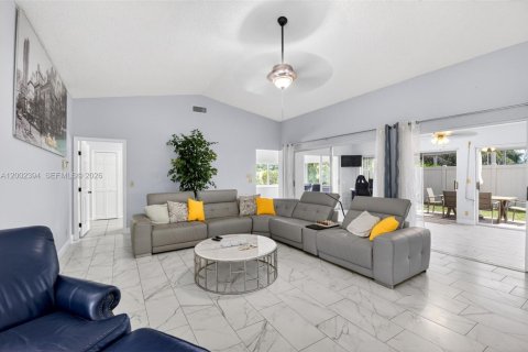 Casa en Boynton Beach, Florida 3 dormitorios, 217.39 m2 № 2090965