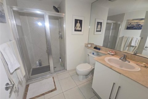 Condo in Miami, Florida, 2 bedrooms № 2205674 - photo 11
