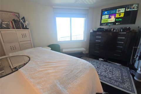 Condo in Miami, Florida, 2 bedrooms № 2205674 - photo 15