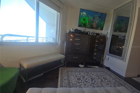 Condo in Miami, Florida, 2 bedrooms № 2205674 - photo 13
