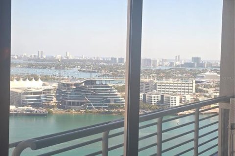 Condo in Miami, Florida, 2 bedrooms № 2205674 - photo 16