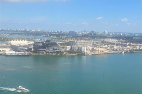 Condo in Miami, Florida, 2 bedrooms № 2205674 - photo 4