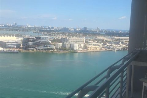 Condo in Miami, Florida, 2 bedrooms № 2205674 - photo 5