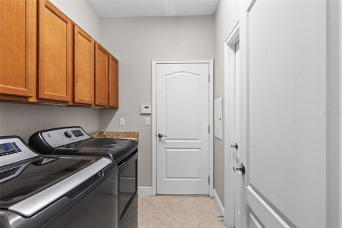 Casa en venta en Tampa, Florida, 5 dormitorios, 288.93 m2 № 1866404 - foto 24