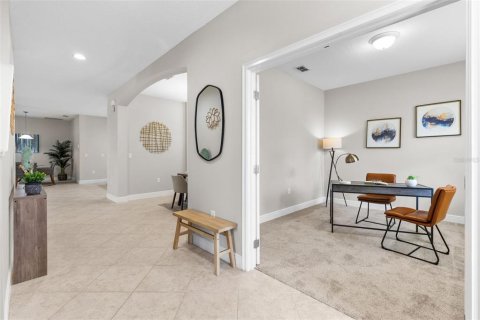 Casa en venta en Tampa, Florida, 5 dormitorios, 288.93 m2 № 1866404 - foto 4