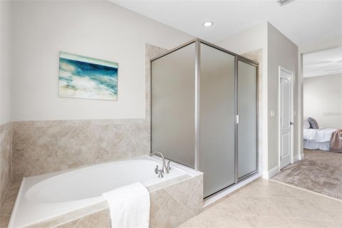 Casa en venta en Tampa, Florida, 5 dormitorios, 288.93 m2 № 1866404 - foto 11