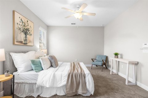 Casa en venta en Tampa, Florida, 5 dormitorios, 288.93 m2 № 1866404 - foto 9