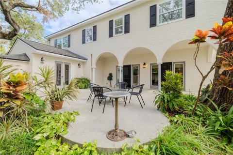 House in New Smyrna Beach, Florida 3 bedrooms, 358.32 sq.m. № 2110950 - photo 9