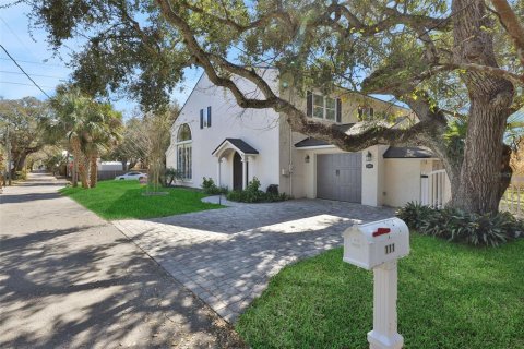 House in New Smyrna Beach, Florida 3 bedrooms, 358.32 sq.m. № 2110950 - photo 12
