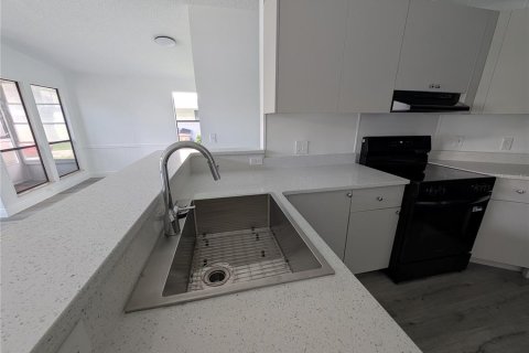 Appartement à louer à Kissimmee, Floride: 2 chambres, 113.34 m2 № 2398430 - photo 14