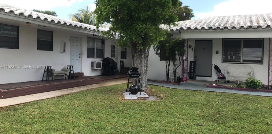 Студия в Холливуд, Флорида № 1982011