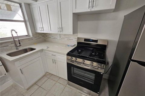 Снять в аренду квартиру в Холливуд, Флорида 46.45м2, № 1982011 - фото 9