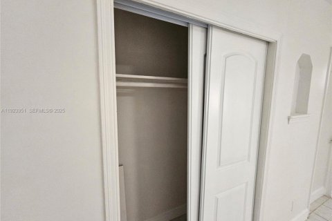 Снять в аренду квартиру в Холливуд, Флорида 46.45м2, № 1982011 - фото 6