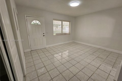 Снять в аренду квартиру в Холливуд, Флорида 46.45м2, № 1982011 - фото 8