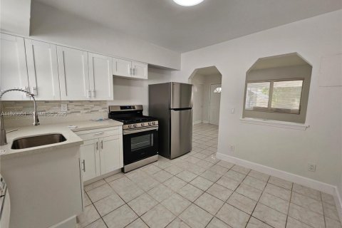 Снять в аренду квартиру в Холливуд, Флорида 46.45м2, № 1982011 - фото 5