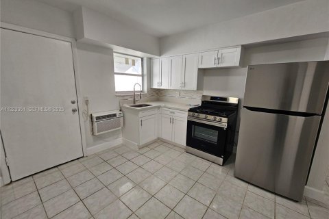 Снять в аренду квартиру в Холливуд, Флорида 46.45м2, № 1982011 - фото 4