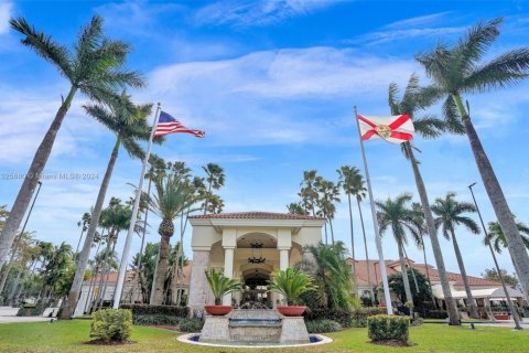 Condo in Doral, Florida, 3 bedrooms  № 1868012 - photo 9