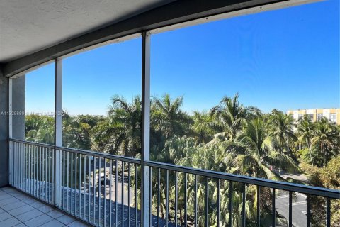 Condo in Doral, Florida, 3 bedrooms  № 1868012 - photo 2