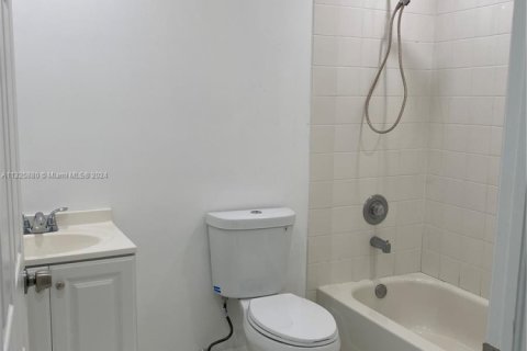 Condo in Doral, Florida, 3 bedrooms  № 1868012 - photo 18