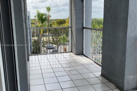 Condo in Doral, Florida, 3 bedrooms  № 1868012 - photo 13